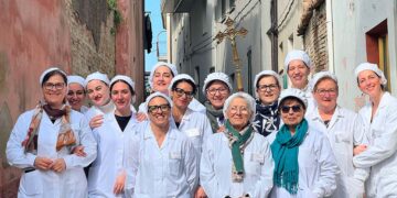 Sfilata e tavolata delle some danno il via ai festeggiamenti in onore di San Nicola a Pollutri