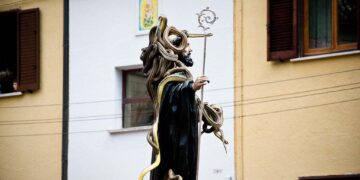 Cocullo, 9 treni straordinari per partecipare al Rito dei serpari il 1° maggio