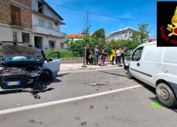 Scontro tra due auto a San Salvo, due feriti lievi