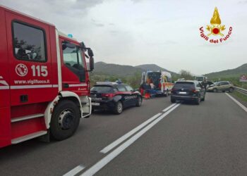 Scontro tra due auto sulla “Trignina”, due i feriti