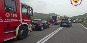 Scontro tra due auto sulla “Trignina”, due i feriti