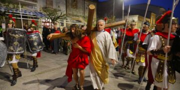 La Passione torna a vivere nelle strade di Furci con la rappresentazione della Via Crucis