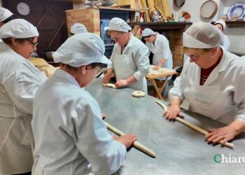 Verso San Nicola, a Pollutri iniziata la preparazione di 15mila taralli: «Segno di provvidenza»