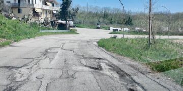 Dopo le piogge aumentano i crateri: in giro sulle strade dissestate di Vasto
