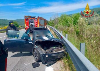Due feriti in uno scontro frontale sulla Statale 650 “Trignina”, uno estratto dalle lamiere