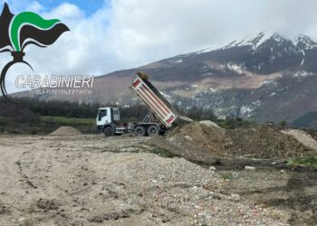 Rifiuti speciali in un’area di 5.600 metri quadri, 6 imprenditori indagati per discarica abusiva