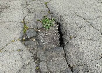 «Nel quartiere vicino all’ospedale fossi per strada e niente rifacimento dell’asfalto»