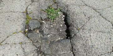 «Nel quartiere vicino all’ospedale fossi per strada e niente rifacimento dell’asfalto»