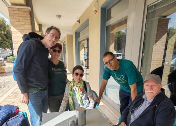 Incendio, 48 anni di lavoro distrutti: «Aiutate nostro padre a riaprire il suo negozio di fiori»