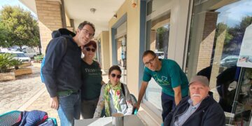 Incendio, 48 anni di lavoro distrutti: «Aiutate nostro padre a riaprire il suo negozio di fiori»