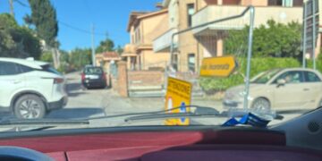 «Deviazione da corso Mazzini per lavori in corso, caos e auto bloccate in via San Sisto»