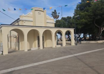 Ex mercato del pesce, ecco la facciata riqualificata. L’unico errore è nello stemma