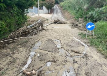 Dopo il maltempo via San Biagio impraticabile: è ricoperta di fango. Domani i lavori