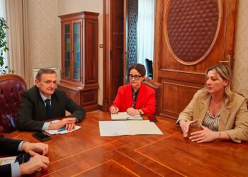 Incendio auto, Prefettura: «Misure di vigilanza a tutela della sindaca Di Fabio»