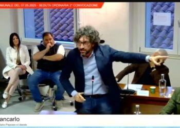 Passa il consuntivo, ma Lippis e Di Toro votano contro. Bolognese si astiene e va nel gruppo misto