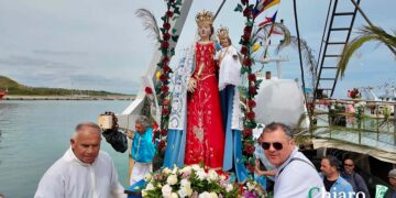 Fede e devozione: si rinnova la tradizionale processione in mare per Santa Maria di Pennaluce