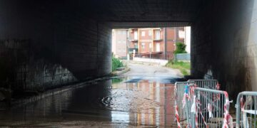 Pulizia dei canali di scolo, il sottopasso ferroviario “perennemente allagato” chiude per sei giorni