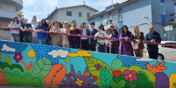 Migliorare l’ambiente che ci circonda: inaugurato il murale di Altieri Service e liceo Pantini-Pudente