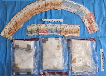 Oltre 2 chili di cocaina in auto, la polizia arresta quattro persone