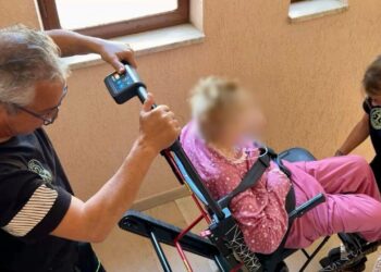 «L’ascensore si rompe tutte le settimane, problemi per i malati e l’Ater non ci aiuta»