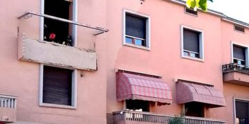 Balcone crolla durante il montaggio di una tenda, due feriti a Lanciano