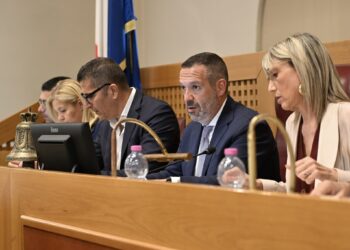 Ok alla legge “Salva casa”, sottotetti abitabili. Stop a nuovi centri commerciali fino al 2030