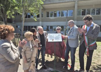 Al liceo Mattioli inaugurato il Giardino letterario in memoria di Giuliana Tamburro