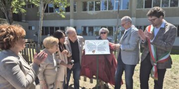 Al liceo Mattioli inaugurato il Giardino letterario in memoria di Giuliana Tamburro