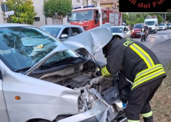 Scontro tra auto in via Incoronata, due feriti