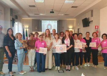 Tredici tappe per l’edizione 2025 dell’Infiorata all’uncinetto itinerante