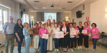 Tredici tappe per l’edizione 2025 dell’Infiorata all’uncinetto itinerante