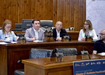 Da Marco Bocci ad Aldo Cazzullo, 18 ospiti per 10 serate al Vasto d’autore Festival. A settembre Gino Cecchettin