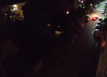 In via della Libertà lampioni pericolanti rimossi e mai sostituiti: la strada è al buio