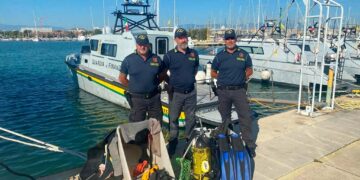 Raccolgono ricci di mare nel porto di Vasto, per due subacquei multa e sequestro dell’attrezzatura