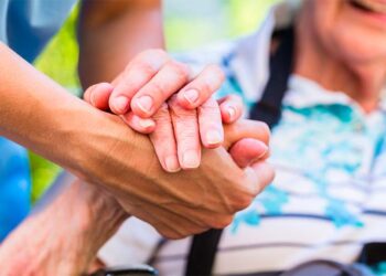 Al via l’avviso pubblico per il sostegno ai caregiver familiari: domande entro il 30 agosto