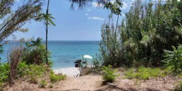 Spiaggia di Canale, un paradiso attaccato dagli incivili