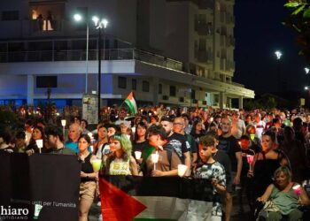 Fiaccolata, «La sentita partecipazione evidenzia l’urgenza della solidarietà verso chi non ha voce»