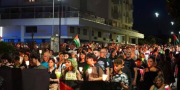 Fiaccolata, «La sentita partecipazione evidenzia l’urgenza della solidarietà verso chi non ha voce»