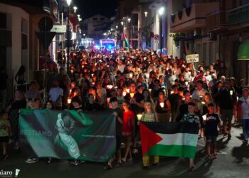 Centinaia di fiaccole per le strade di San Salvo, «Palestina, non possiamo girarci dall’altra parte»