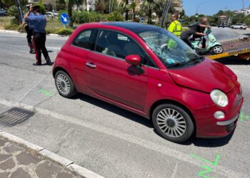 Scontro auto-moto sulla circonvallazione Istoniense, 43enne ferita trasferita in eliambulanza