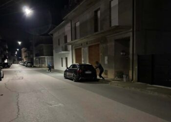 Topi d’appartamento, torna l’allarme furti nel Vastese: ladri messi in fuga scappano su Bmw nera