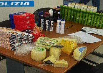 Furto di merce per oltre 2mila euro in un supermercato di Vasto Marina, denunciati due giovani
