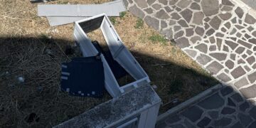 «Angoli e aiuole di via Maddalena usati come discariche di rifiuti ingombranti»