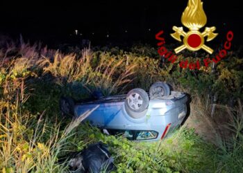 Auto finisce in un vigneto a Punta Penna, due feriti