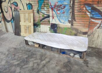 «Ex stazione, dopo i vandali i bivacchi notturni nel centro di Vasto Marina»