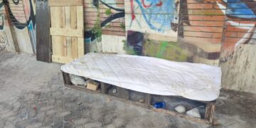 «Ex stazione, dopo i vandali i bivacchi notturni nel centro di Vasto Marina»