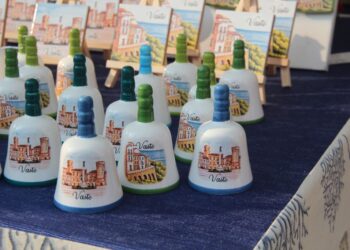 Suoni, colori e tradizione: la Sagra delle Campanelle di San Rocco affolla Piazza Rossetti