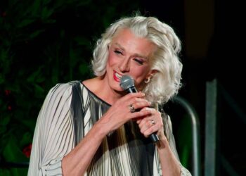 Il 23 agosto Drusilla Foer all’arena “Morricone” in “Parla con Dru. Chiacchiere e canzoni”