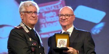 Festa del ritorno da mezzo secolo per i vastesi lontani: banda dei carabinieri e premio al gen. Masciulli