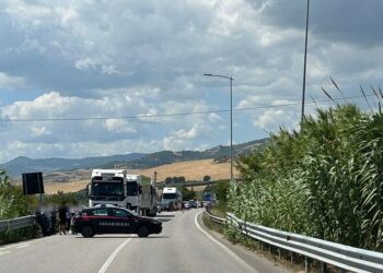 Scontro auto-moto sulla Trignina, cinquantenne soccorso dall’eliambulanza: ricoverato a Pescara
